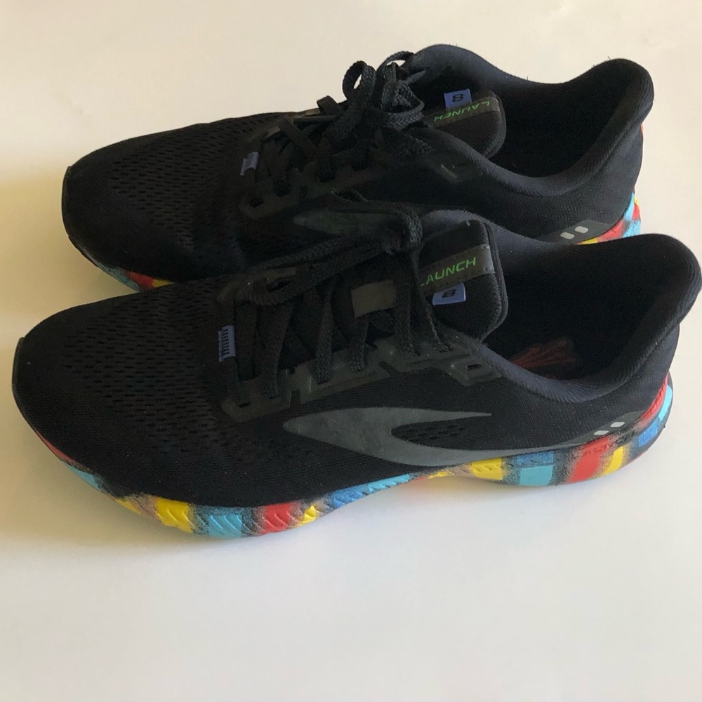 Men’s BROOKS Launch 8 Black / Rainbow / Multi Colored Sneakers, Size 10